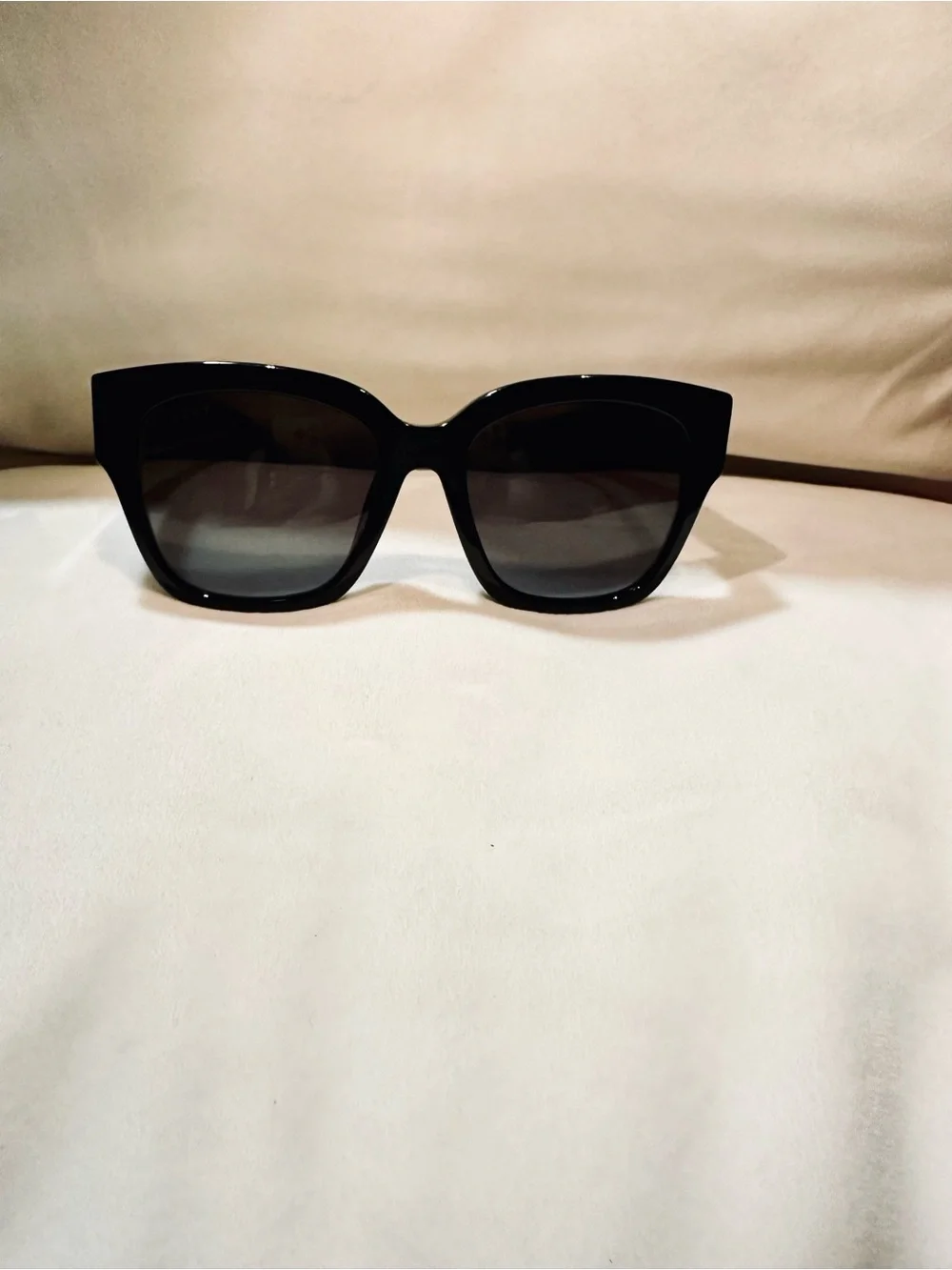 DIFF Oversized Bella polarized Sunglasses in Black